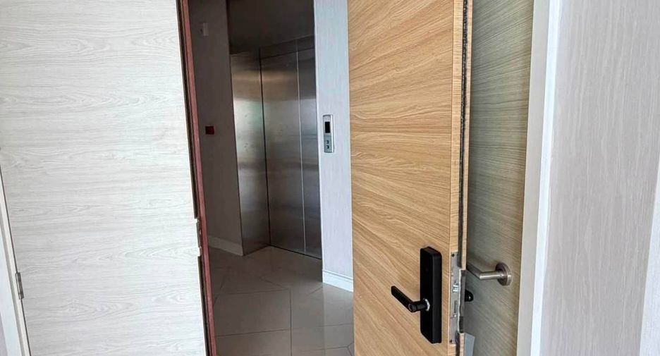 For rent 3 bedrooms condo in Jomtien, Pattaya
