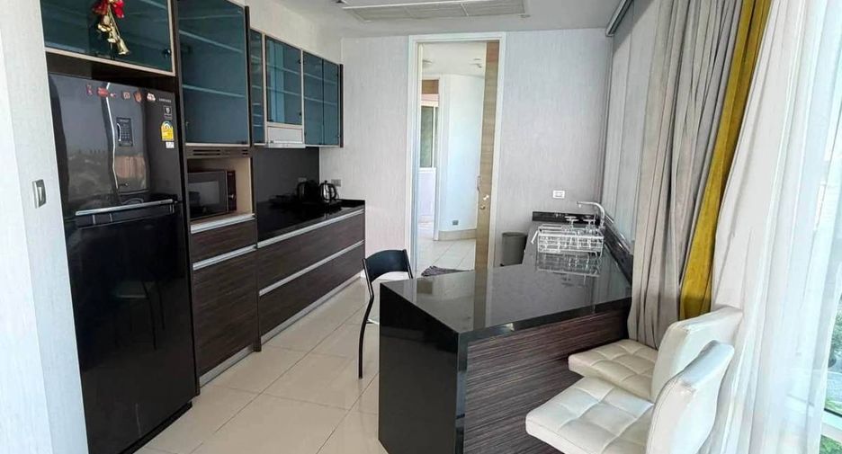 For rent 3 bedrooms condo in Jomtien, Pattaya