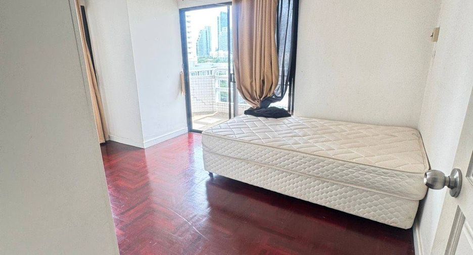 For rent 3 bedrooms condo in Watthana, Bangkok