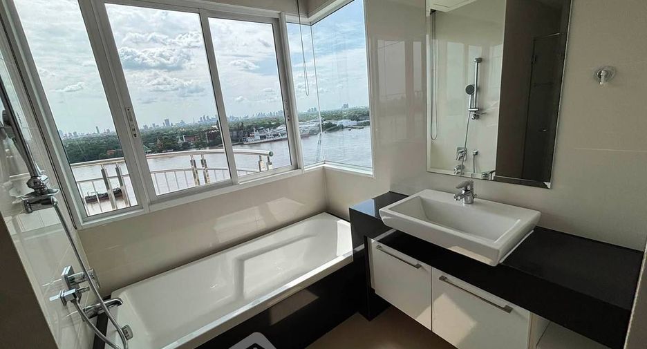 For rent 3 bedrooms condo in Yan Nawa, Bangkok