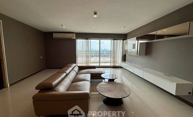 For rent 3 bedrooms condo in Yan Nawa, Bangkok