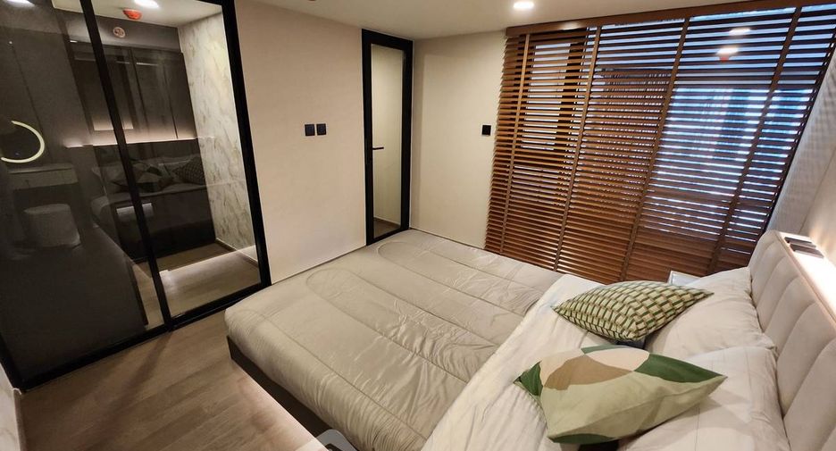 For rent 2 bedrooms condo in Bang Rak, Bangkok