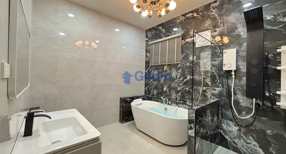 Casa en venta de 4 habitaciones en Bang Lamung, Chonburi