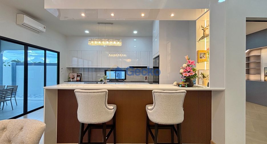 Casa en venta de 4 habitaciones en Bang Lamung, Chonburi