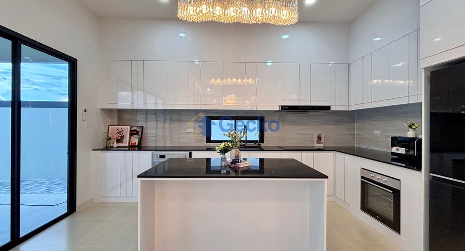 Casa en venta de 4 habitaciones en Bang Lamung, Chonburi