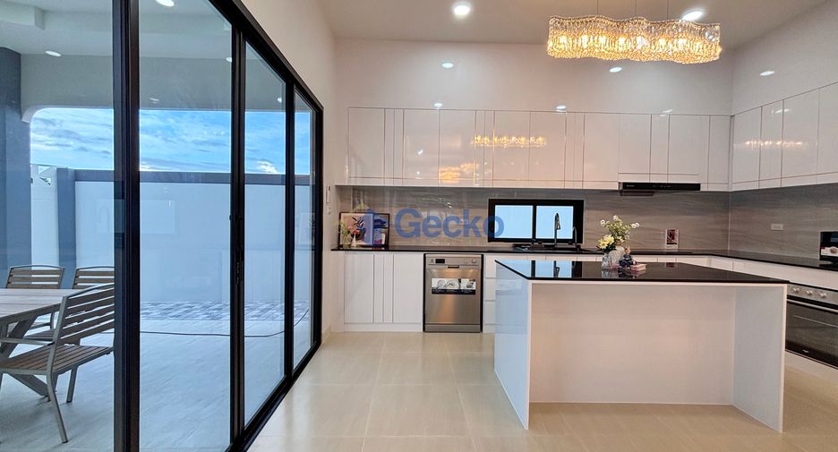 Casa en venta de 4 habitaciones en Bang Lamung, Chonburi