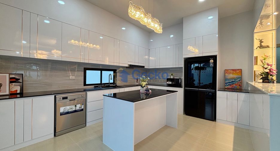 Casa en venta de 4 habitaciones en Bang Lamung, Chonburi