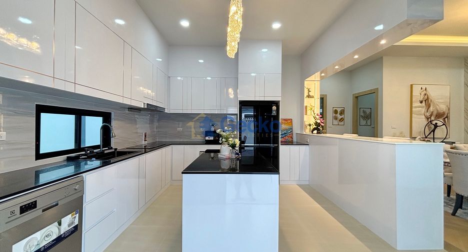 Casa en venta de 4 habitaciones en Bang Lamung, Chonburi