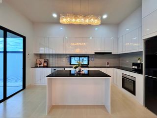 Haus zum Kauf mit 4 Zimmer in Bang Lamung, Chonburi