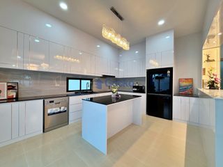 Haus zum Kauf mit 4 Zimmer in Bang Lamung, Chonburi