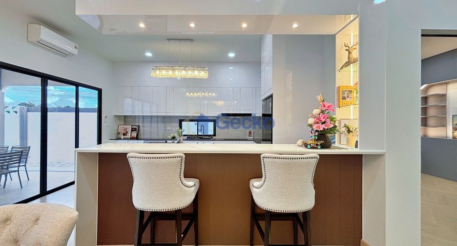 Casa en venta de 4 habitaciones en Bang Lamung, Chonburi