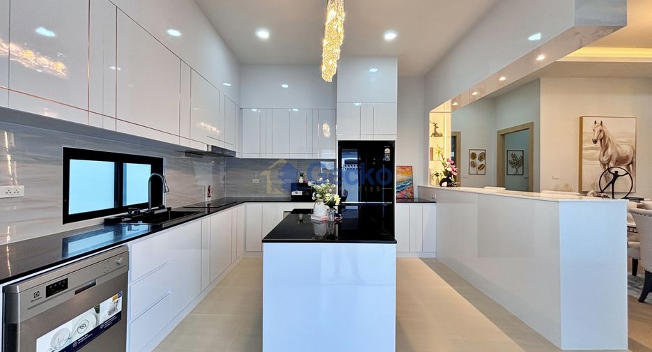 Casa en venta de 4 habitaciones en Bang Lamung, Chonburi