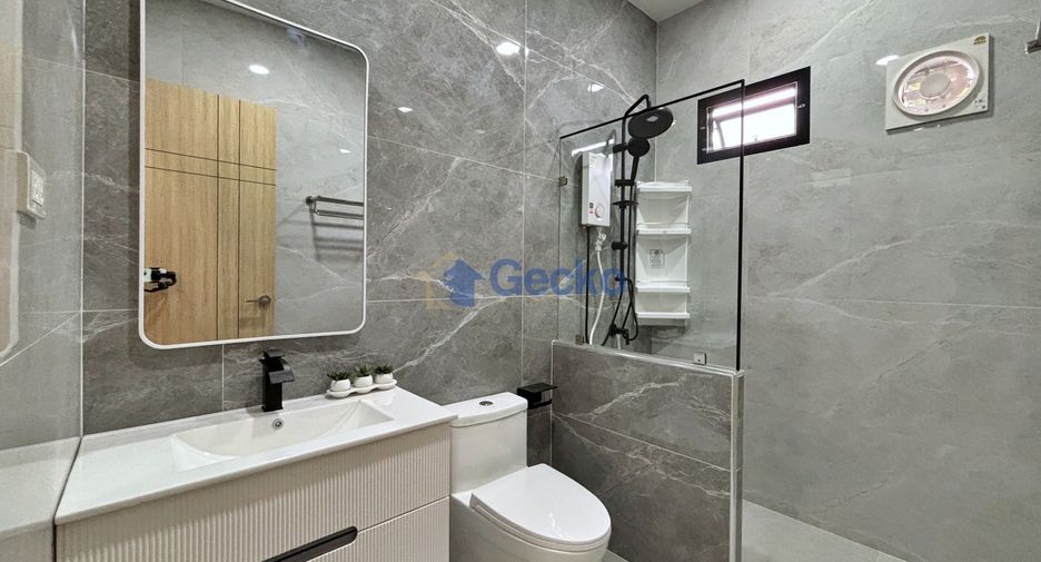 Casa en venta de 4 habitaciones en Bang Lamung, Chonburi