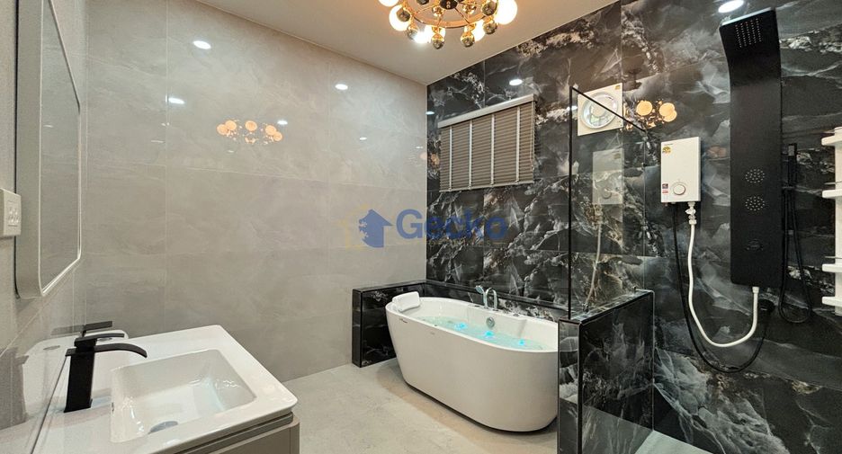 Casa en venta de 4 habitaciones en Bang Lamung, Chonburi