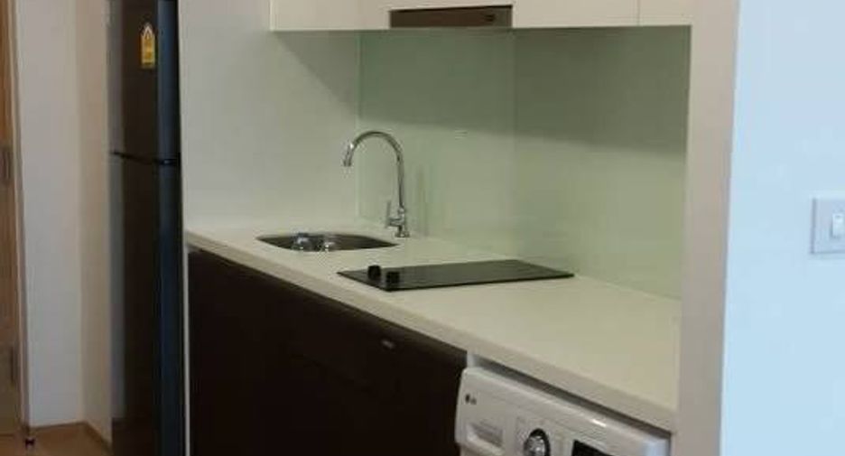 Wohnung zur Miete mit 1 Zimmer in Yan Nawa, Bangkok