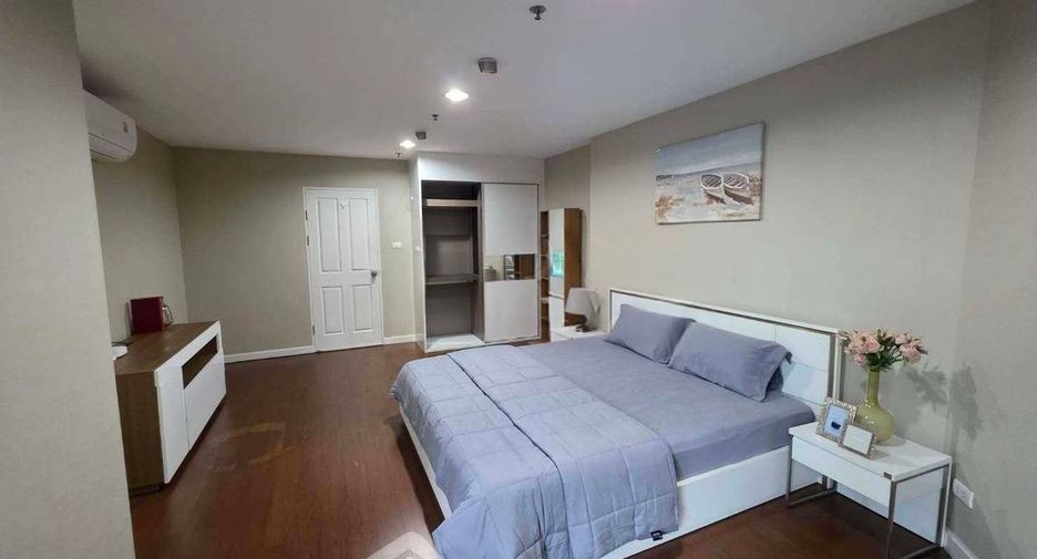Condo en alquiler de 3 habitaciones en Huai Khwang, Bangkok