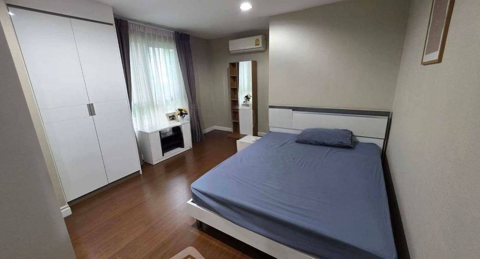 For rent 3 bedrooms condo in Huai Khwang, Bangkok