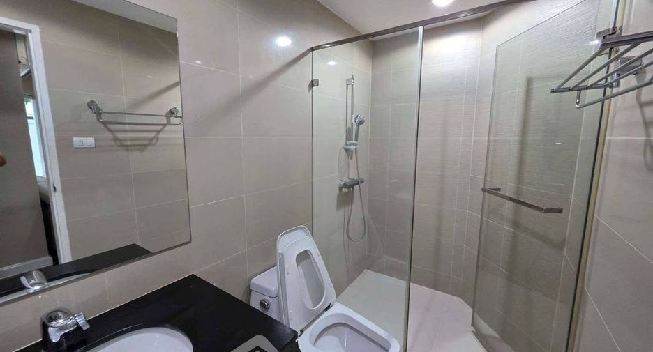 For rent 5 bedrooms condo in Huai Khwang, Bangkok