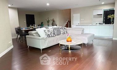 For rent 5 bedrooms condo in Huai Khwang, Bangkok