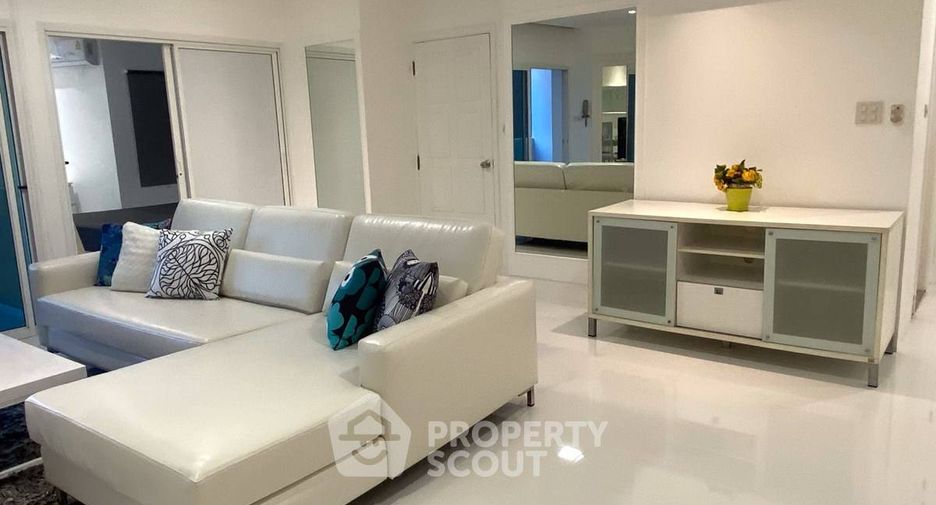 For rent 3 bedrooms condo in Watthana, Bangkok