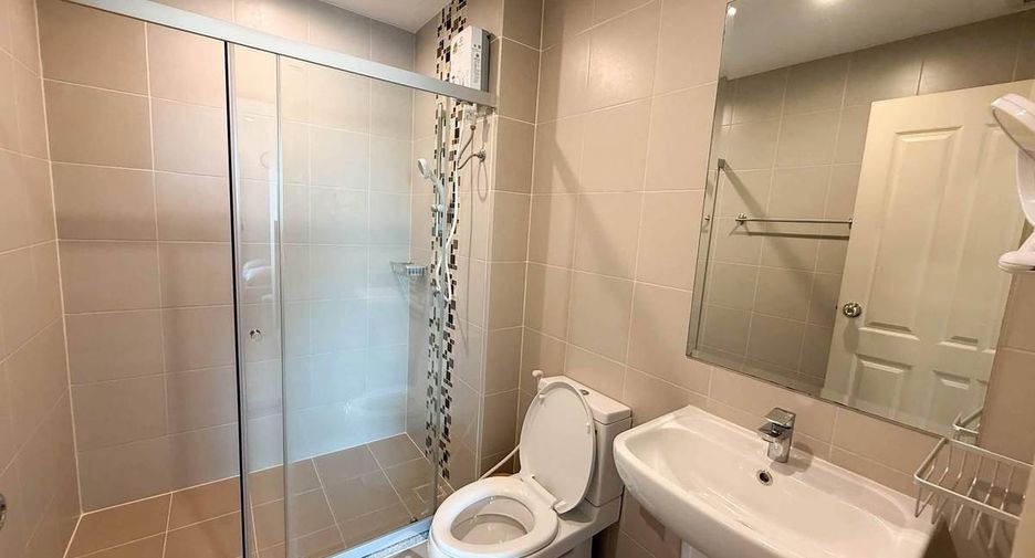 For rent 2 bedrooms condo in Huai Khwang, Bangkok