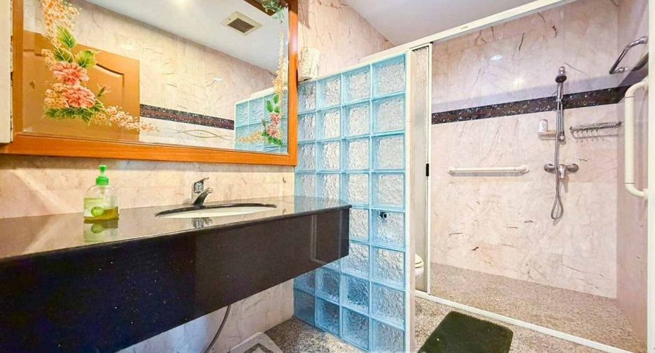 For rent 4 ベッドルーム condo in Sathon, Bangkok