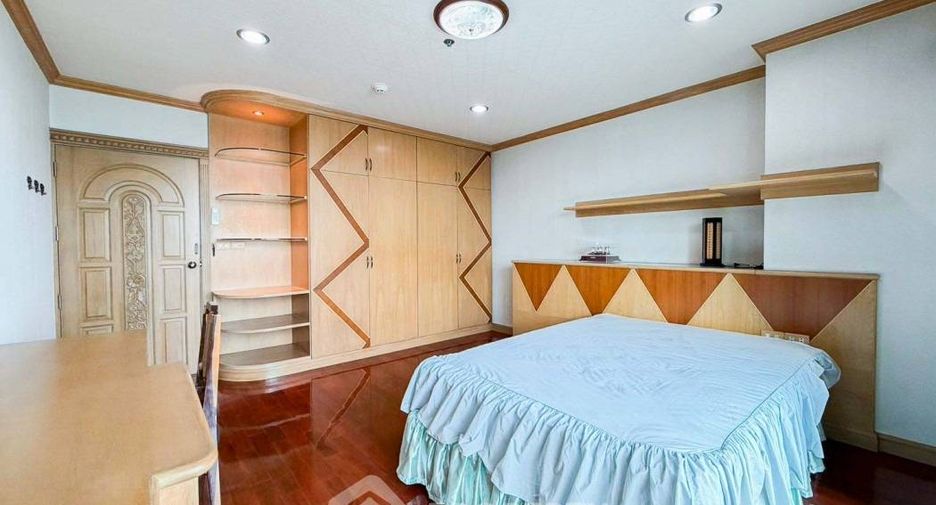 For rent 4 ベッドルーム condo in Sathon, Bangkok