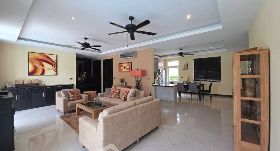 For rent 4 bedrooms villa in Bang Lamung, Chonburi