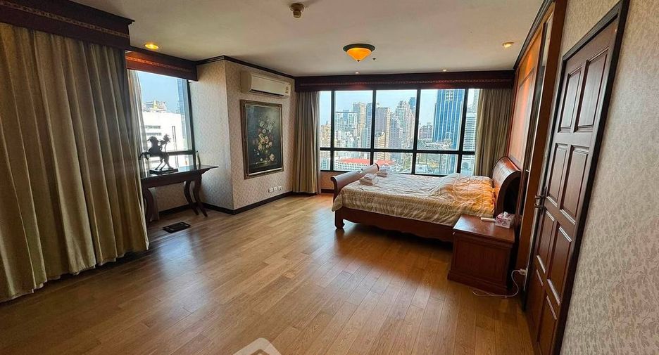For rent 3 bedrooms condo in Pathum Wan, Bangkok