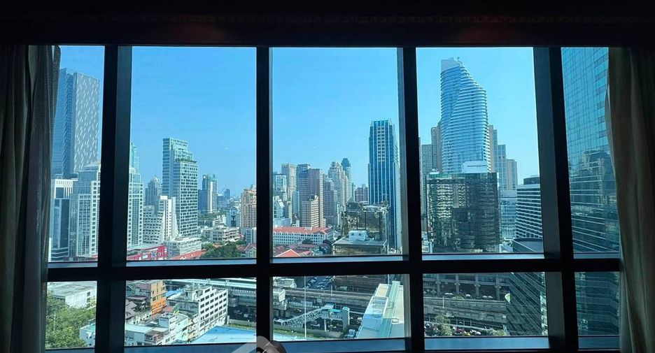 For rent 3 bedrooms condo in Pathum Wan, Bangkok