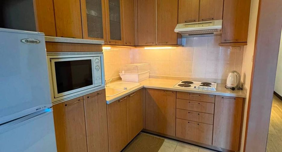 For rent 3 bedrooms condo in Pathum Wan, Bangkok