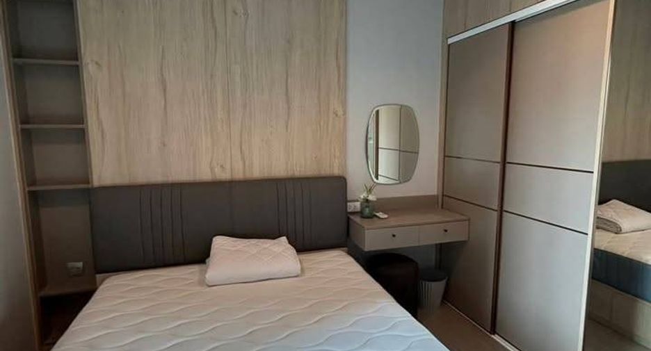 For rent 2 bedrooms condo in Huai Khwang, Bangkok