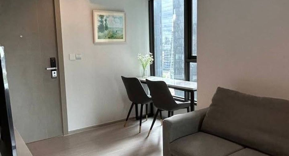 For rent 2 bedrooms condo in Huai Khwang, Bangkok