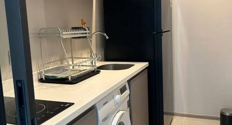 For rent 2 bedrooms condo in Huai Khwang, Bangkok