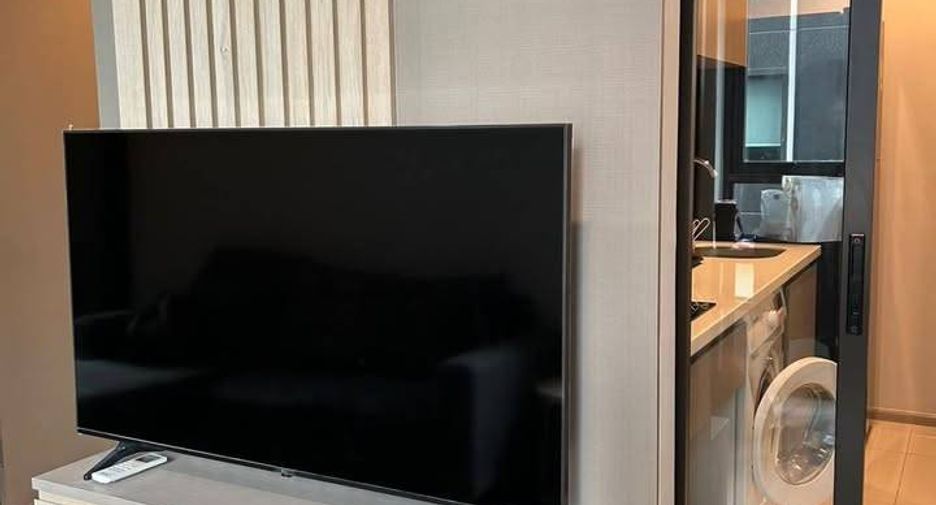 For rent 2 bedrooms condo in Huai Khwang, Bangkok