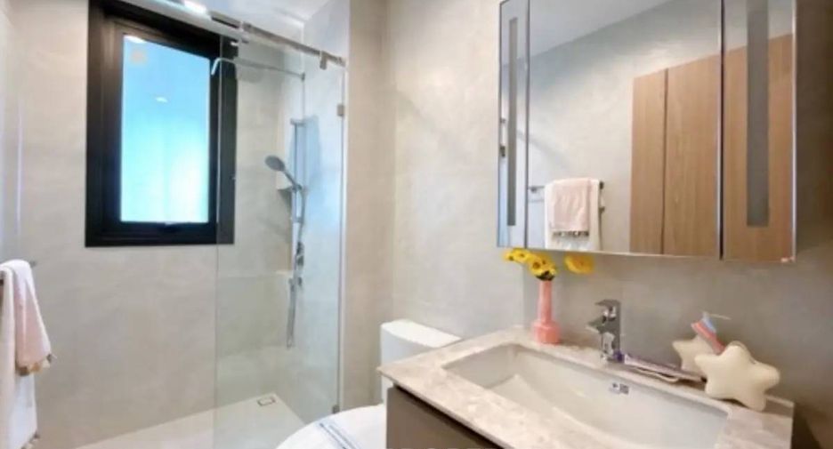 For rent 3 bedrooms condo in Huai Khwang, Bangkok