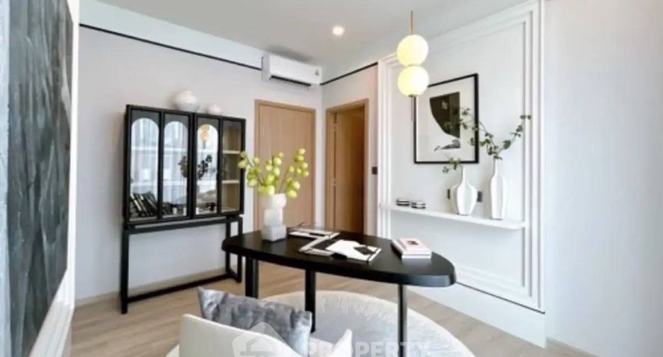 For rent 3 bedrooms condo in Huai Khwang, Bangkok