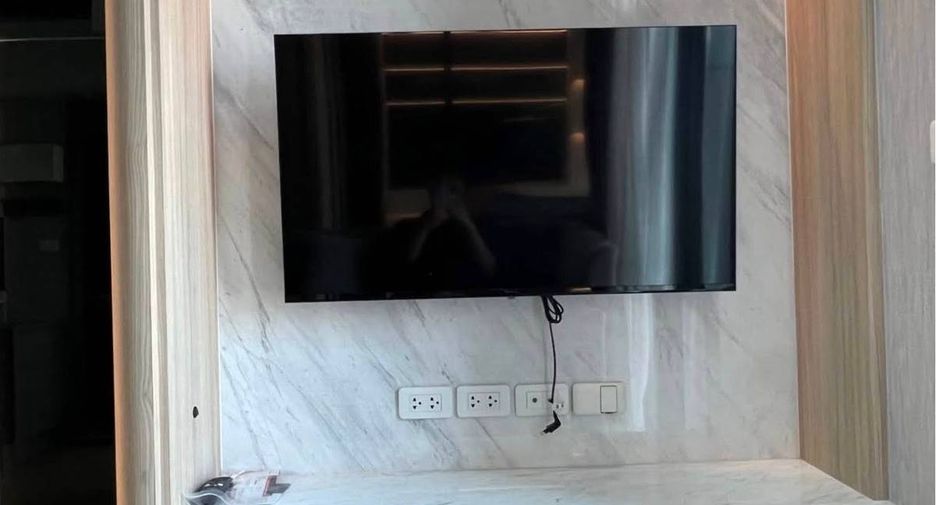 For rent 2 bedrooms condo in Huai Khwang, Bangkok