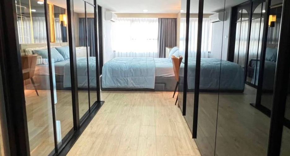 For rent 2 bedrooms condo in Huai Khwang, Bangkok