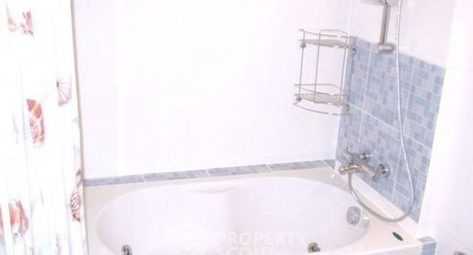 For rent 2 bedrooms condo in Pathum Wan, Bangkok