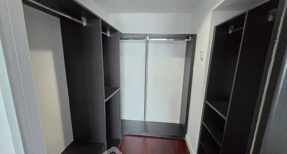 For rent 3 bedrooms condo in Pathum Wan, Bangkok
