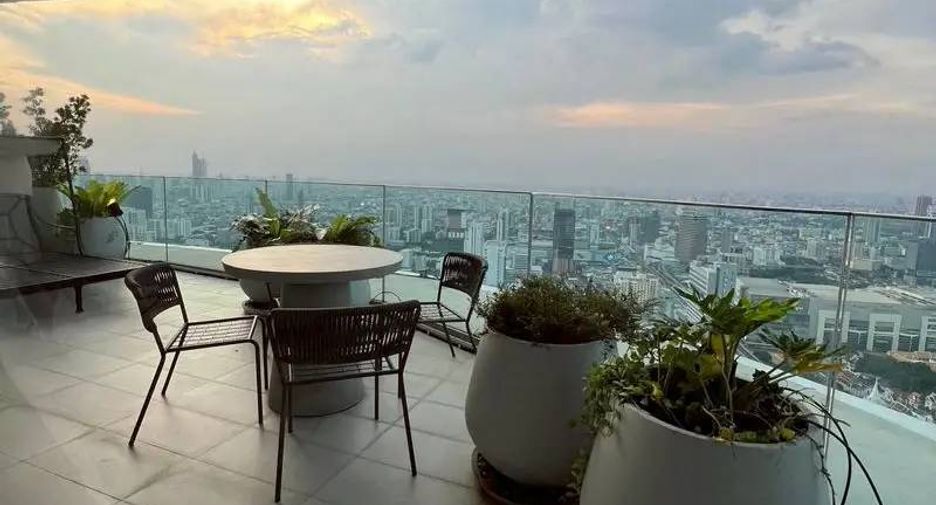 For rent 3 bedrooms apartment in Pathum Wan, Bangkok