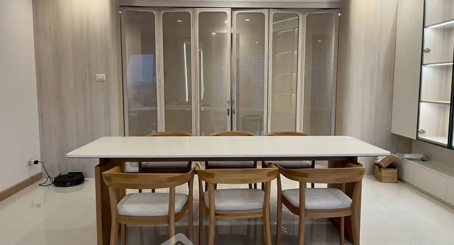 For rent 2 bedrooms condo in Yan Nawa, Bangkok