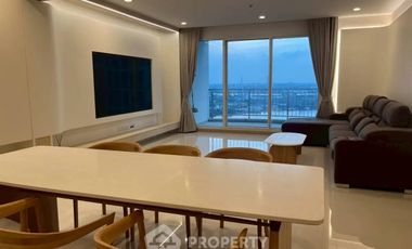 For rent 2 bedrooms condo in Yan Nawa, Bangkok