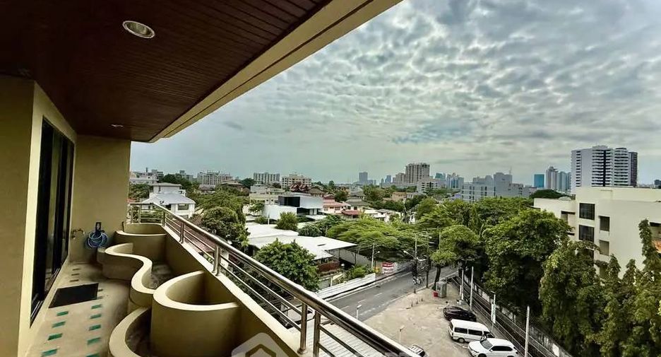Wohnung zur Miete mit 2 Zimmer in Yan Nawa, Bangkok