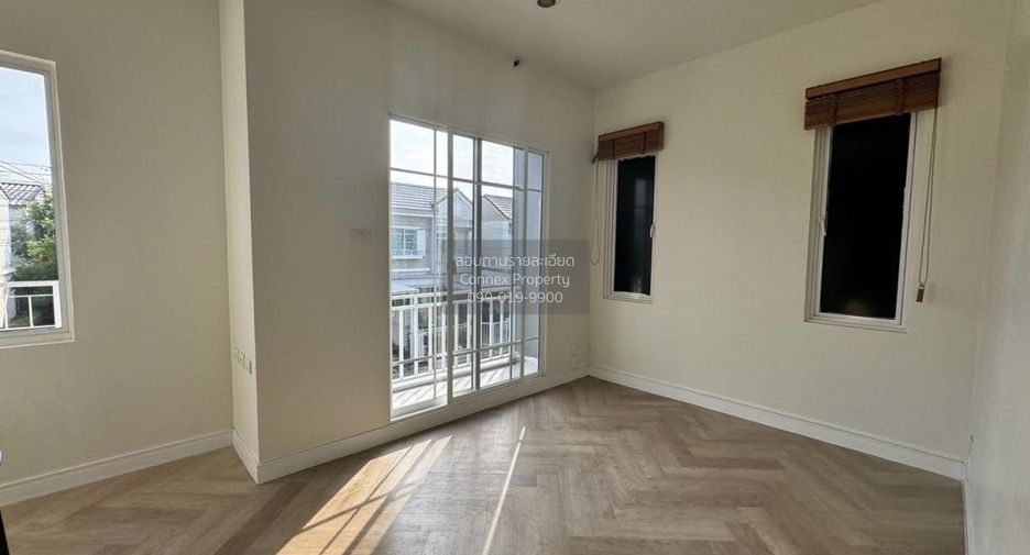 À vendre 3 chambres maison de ville à Bang Phli, Samut Prakan