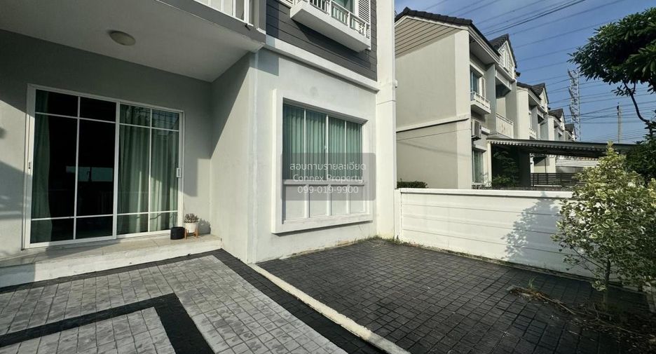 À vendre 3 chambres maison de ville à Bang Phli, Samut Prakan