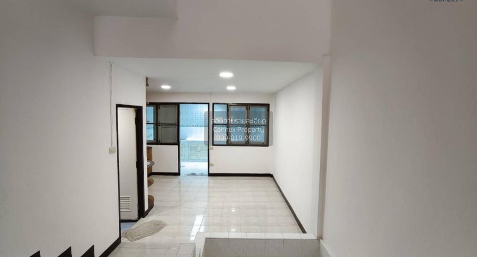 À vendre 4 chambres maison de ville à Sam Phran, Nakhon Pathom