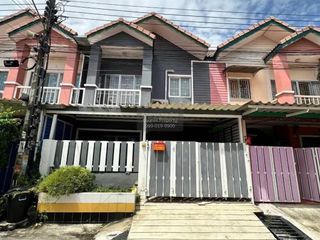 Casa adosada en venta de 3 habitaciones en Bang Phli, Samut Prakan