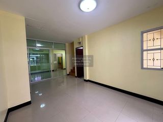 Casa adosada en venta de 3 habitaciones en Bang Phli, Samut Prakan